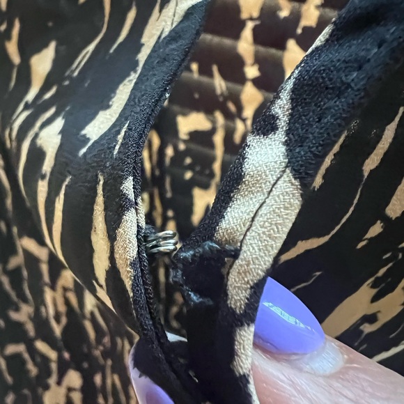 Sleeveless blouse - Picture 11 of 12